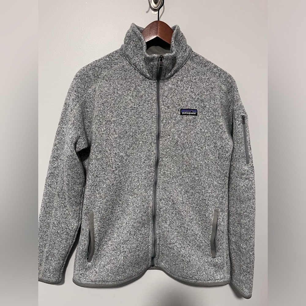 Women’s full zip Patagonia sweater.EUC. Size: large.